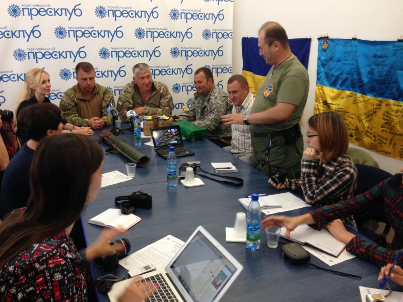 Прес-конференція на тему:«Волонтерський поступ на Донбасі за період 2014-2015 років російсько-української війни. Звіт про діяльність волонтерської групи «Схід та Захід єдині»