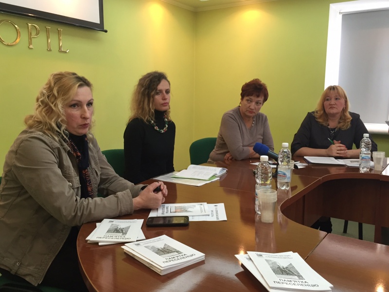 Круглий стіл щодо адаптації вимушених переселенців в місцевих громадах Тернопільщини. Презентація пам”ятки для ВПО