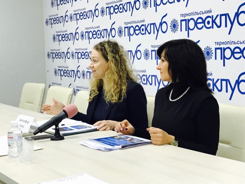 Усе про візову програму США “Green card” розповідає віце-консул США Дженніфер Амос