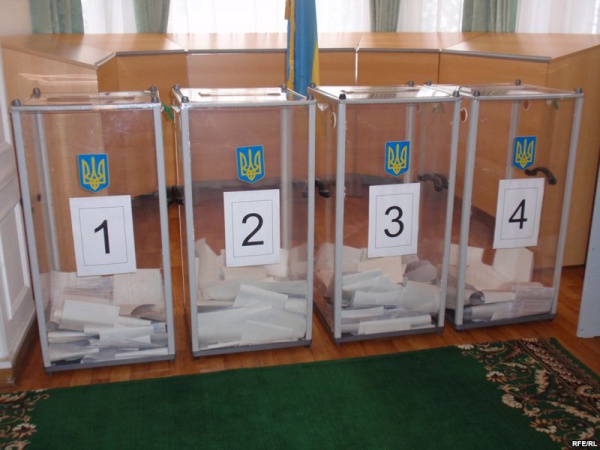 УДАР і Свобода не отримали жодного місця  в окружних виборчих комісіях