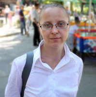 Оля Попова 20 квітня відзначає день народження