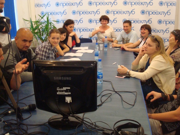 Тернополяни переглянули кіноальманах «Відкритий доступ» та поспілкувалися із режисером на Web-конференції