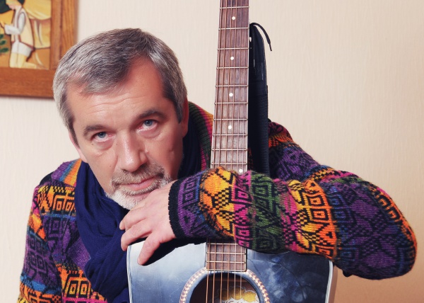Митець у чиновницькій шкурі,  або Чи можливо навчити Музу надихати на циркуляри
