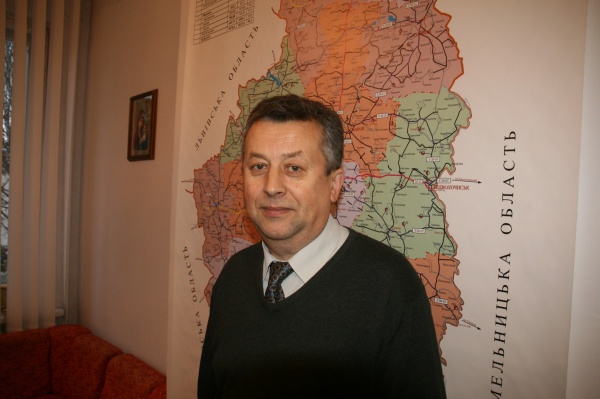 27 листопада  народився редактор відділу обласного радіо  Петро Гудима