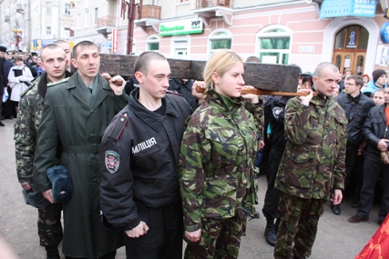 З 11 стації на Хресній дорозі хрест нестимуть журналісти