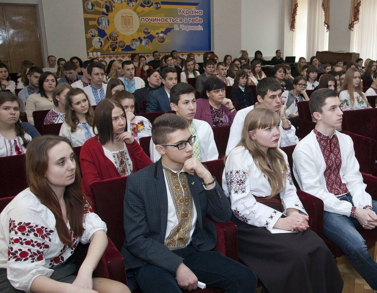 В Галицькому коледжі створили стіну пам’яті