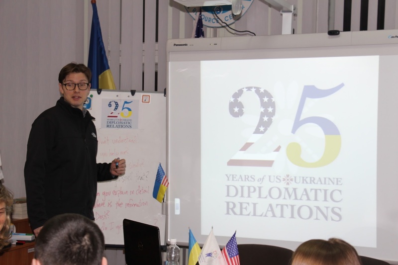Філ Квам навчає англійської мови оригінальним способом