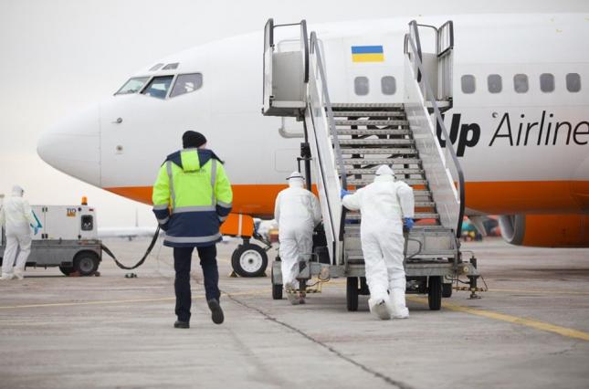 Дислокація евакуйованих з Китаю на Тернопільщині:  маніпуляції від місцевих сайтів і політиків