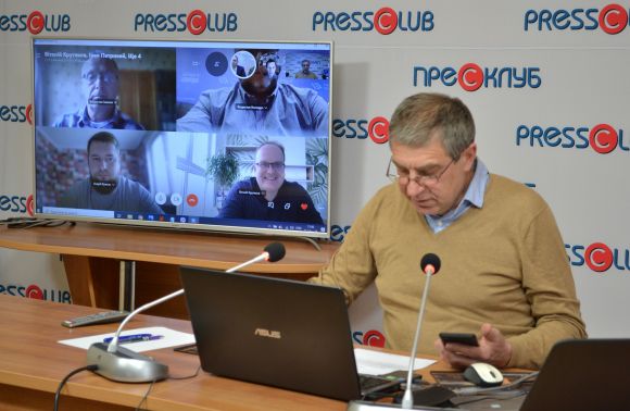 Блокувати антиукраїнський контент у всіх соцмережах, – експерт у відеомості Львів-Чернігів